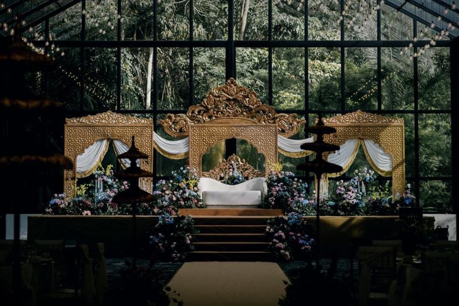 Heritage pelamin in a glasshouse