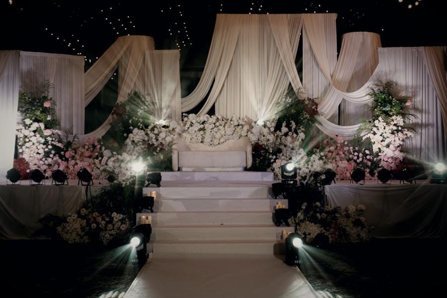 Ivory drape pelamin