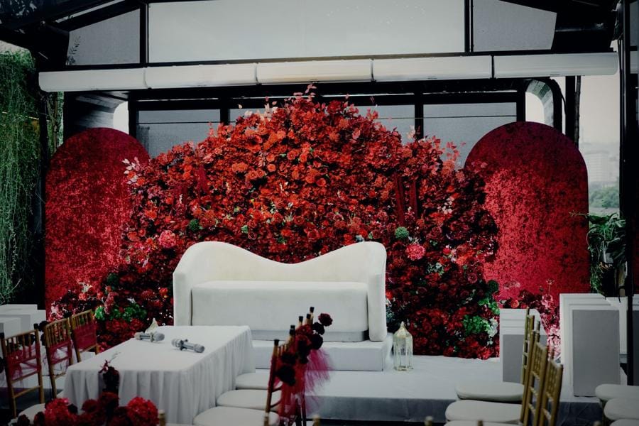 Crimson akad nikah setting