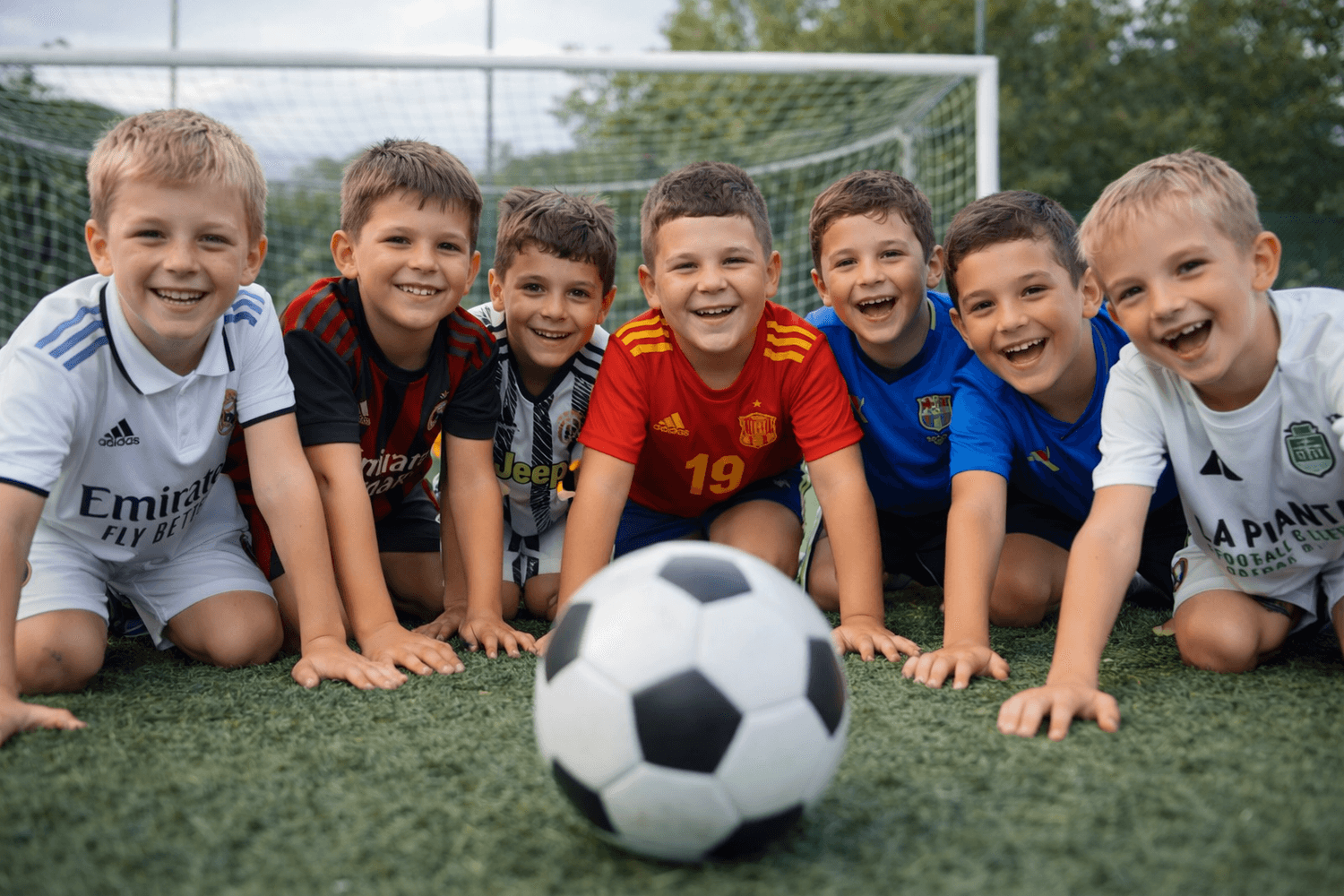Bambini sul campo da calcio
