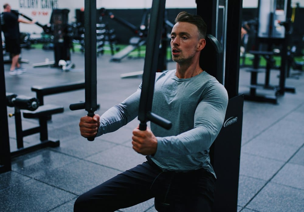 Un client en séance de musculation