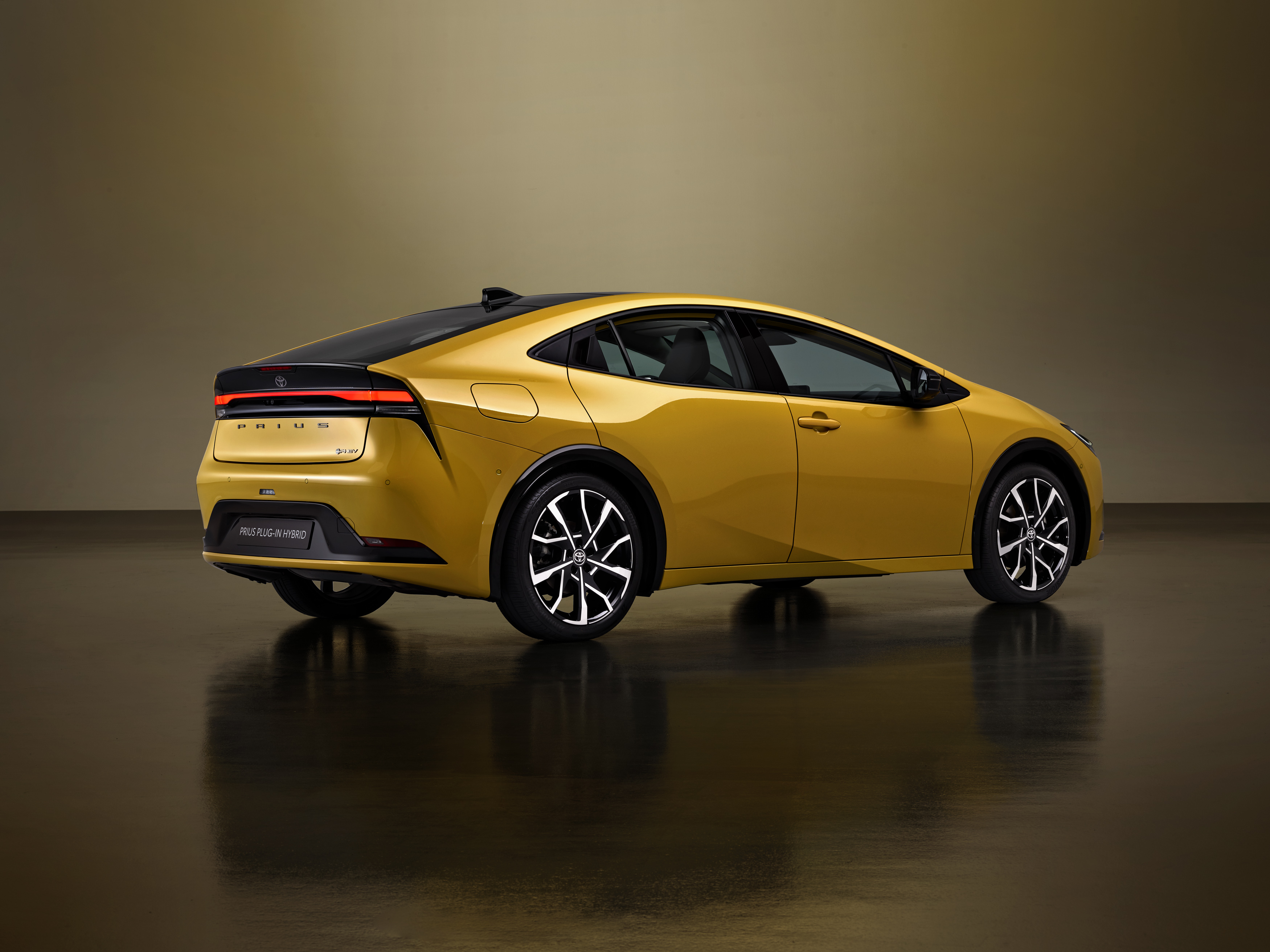 Täysin uusi Toyota Prius 2023