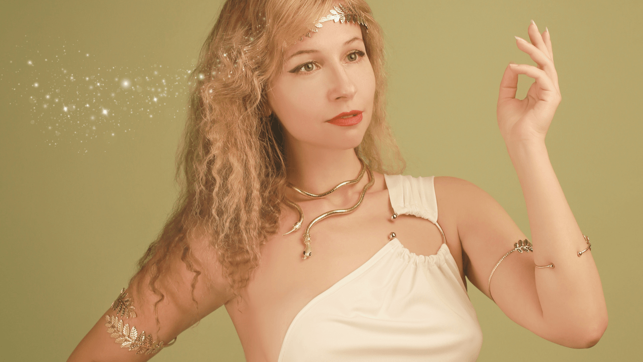 Femme style Grèce antique dans une posture illustrant le pouvoir de la vie spirituelle pour cultiver la sérénité