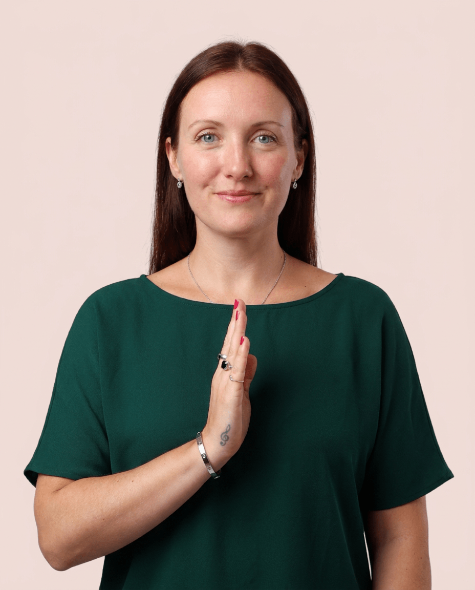 Jonnah Stark framifrån med handen lyft och tappingpunkterna markerade som numrerade rosa punkter