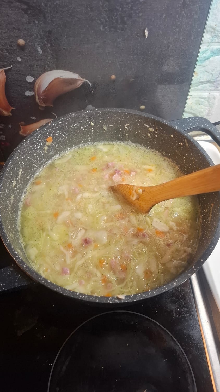 Sriuba puode verdama