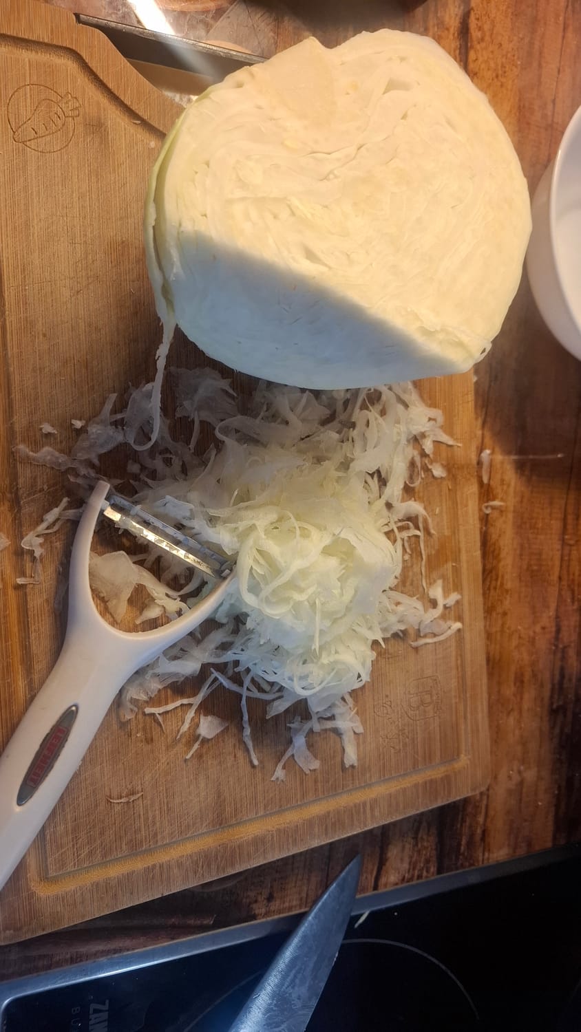 Smulkinamas kopūstas su skutiku