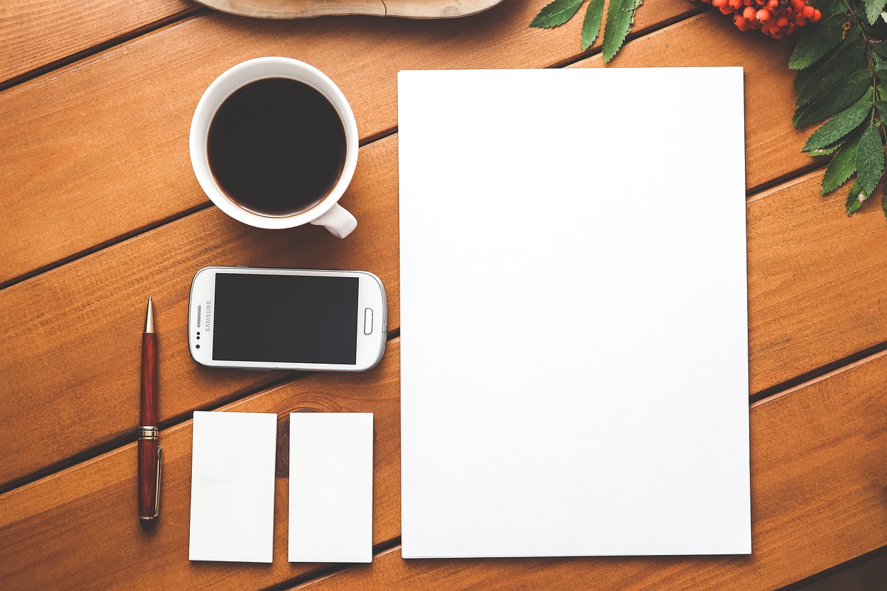 Table_Coffee_phone_paper