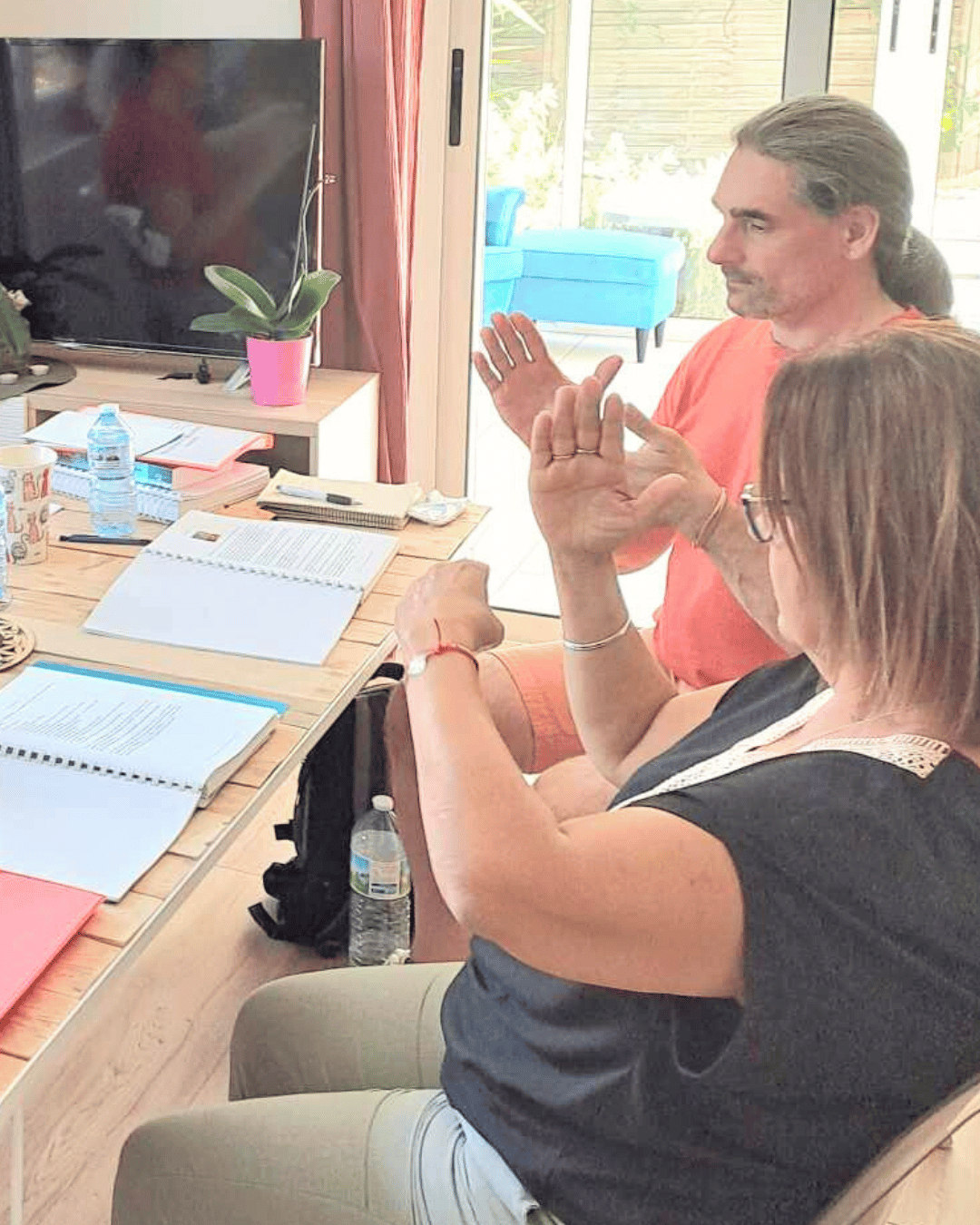 Élève en train de pratiquer l'activation de leur magnétisme