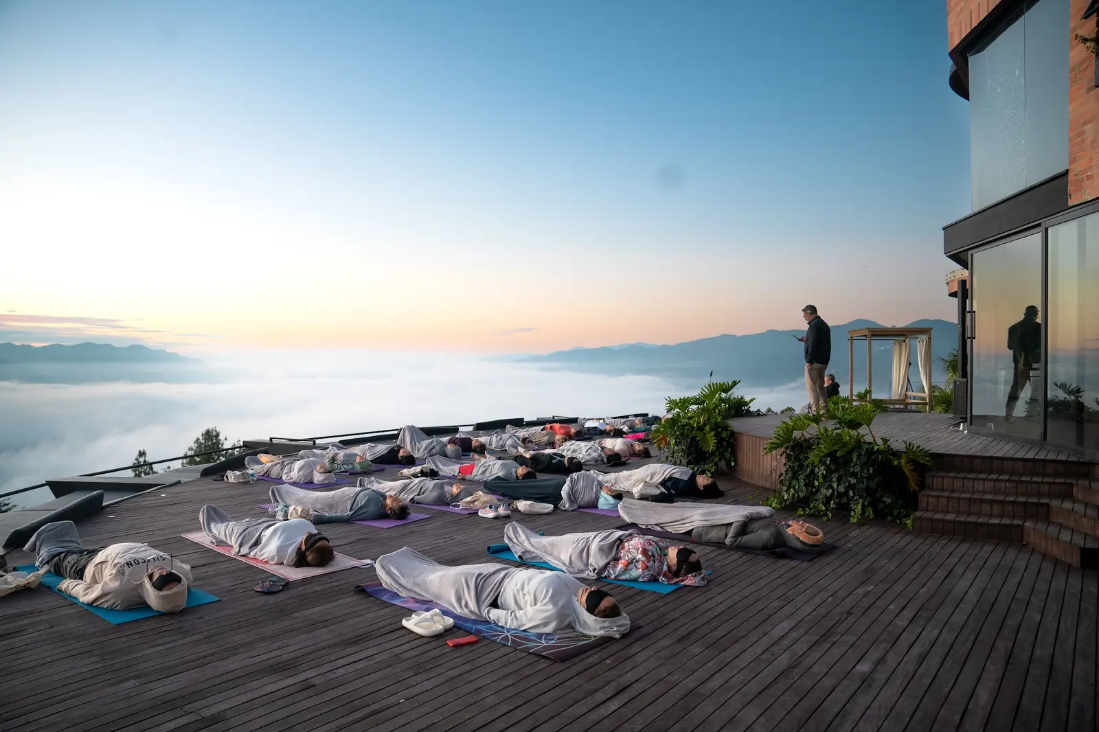 Meditación al amanecer sobre las nubes, Colombia 2025