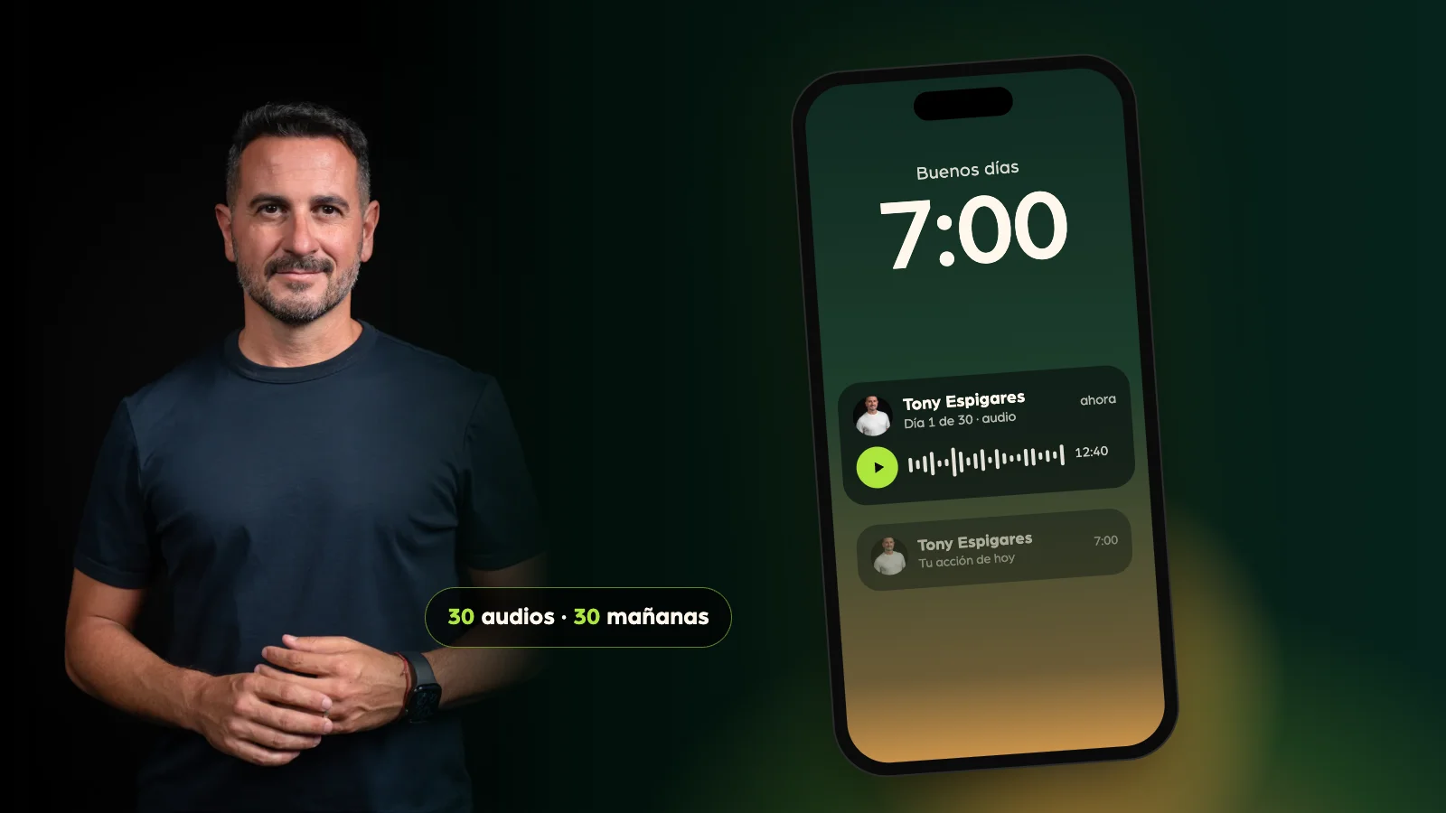 Tony Espigares junto a un móvil a las 7:00 con el audio del día 1 de 30 de De la Ruina a la Libertad