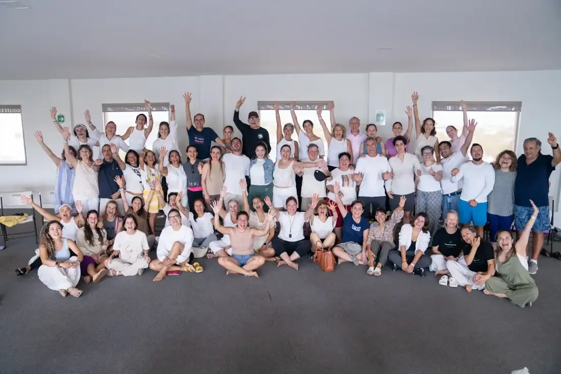 Grupo de un retiro En Unidad celebrando juntos