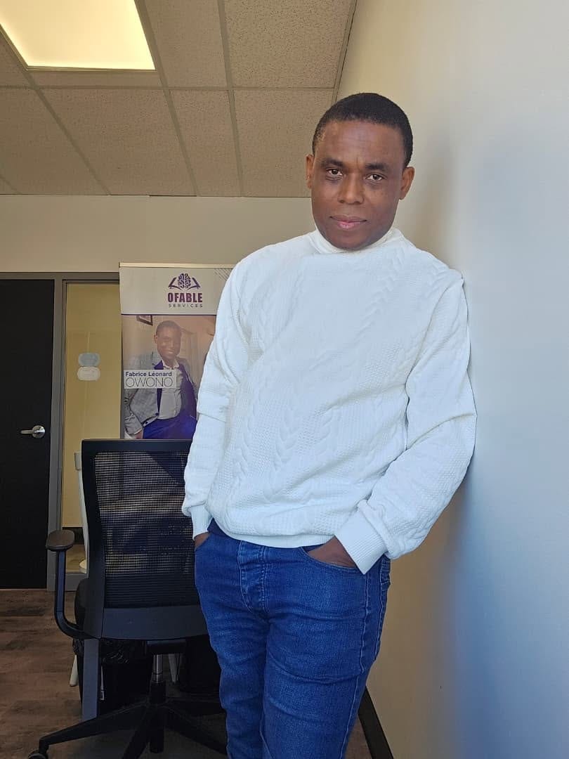 Fabrice Owono dans son bureau à Sherbrooke