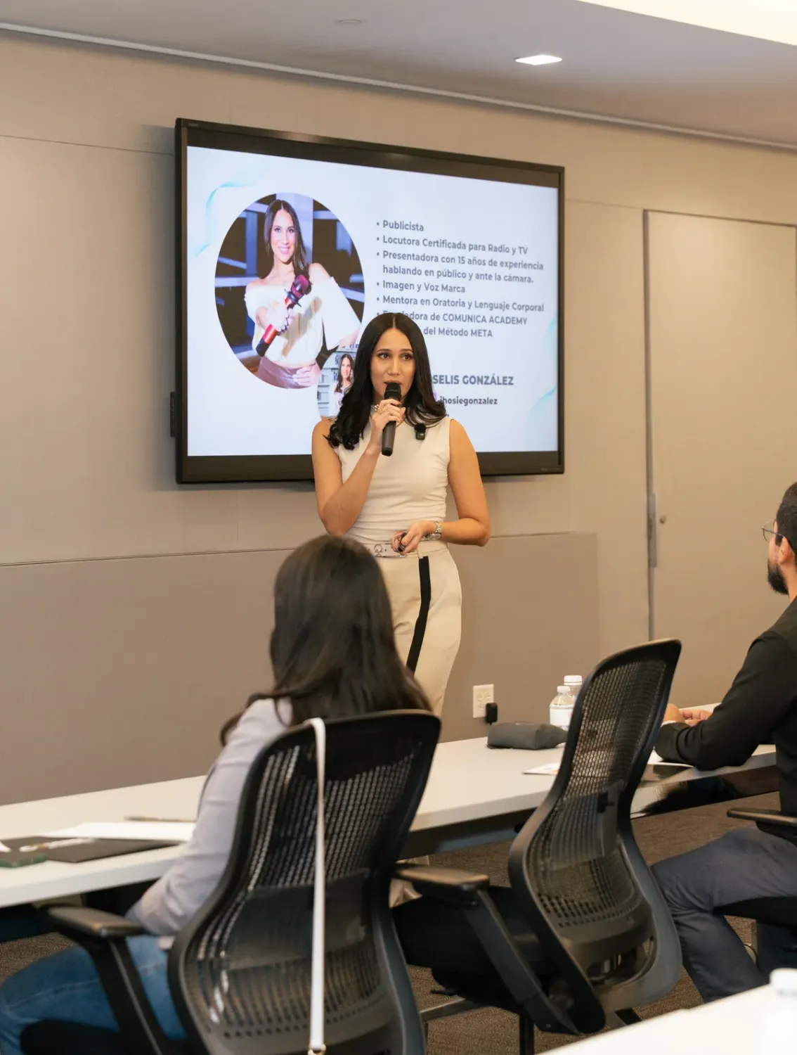 Jhosie Gonzalez en talleres presenciales