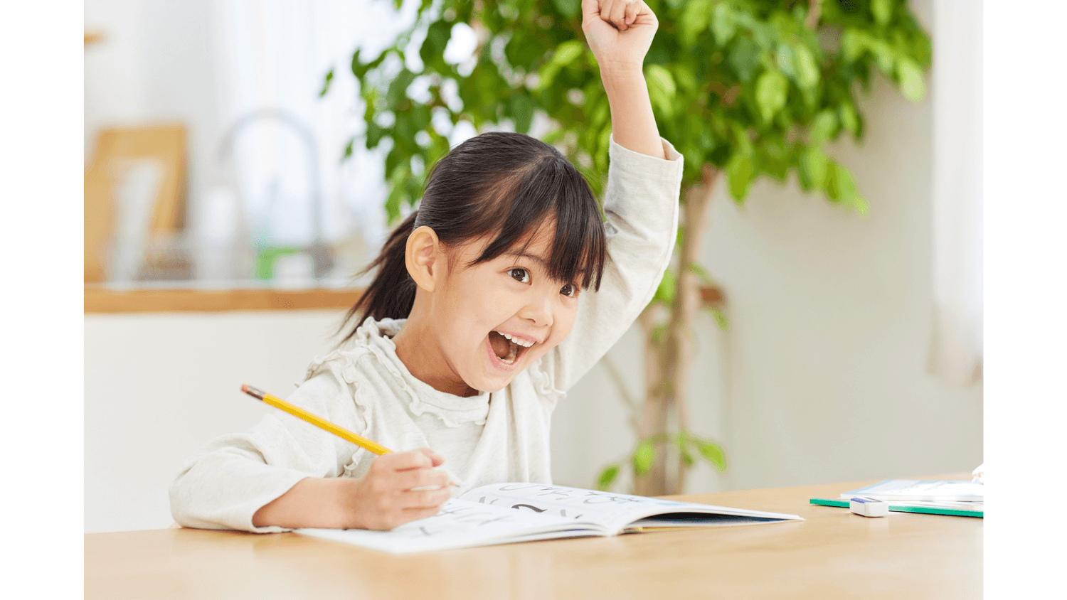 parent accompagnant son enfant dans les devoirs – neuroéducation
