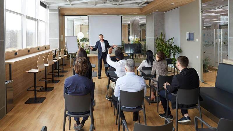 sessione di training con i dipendenti