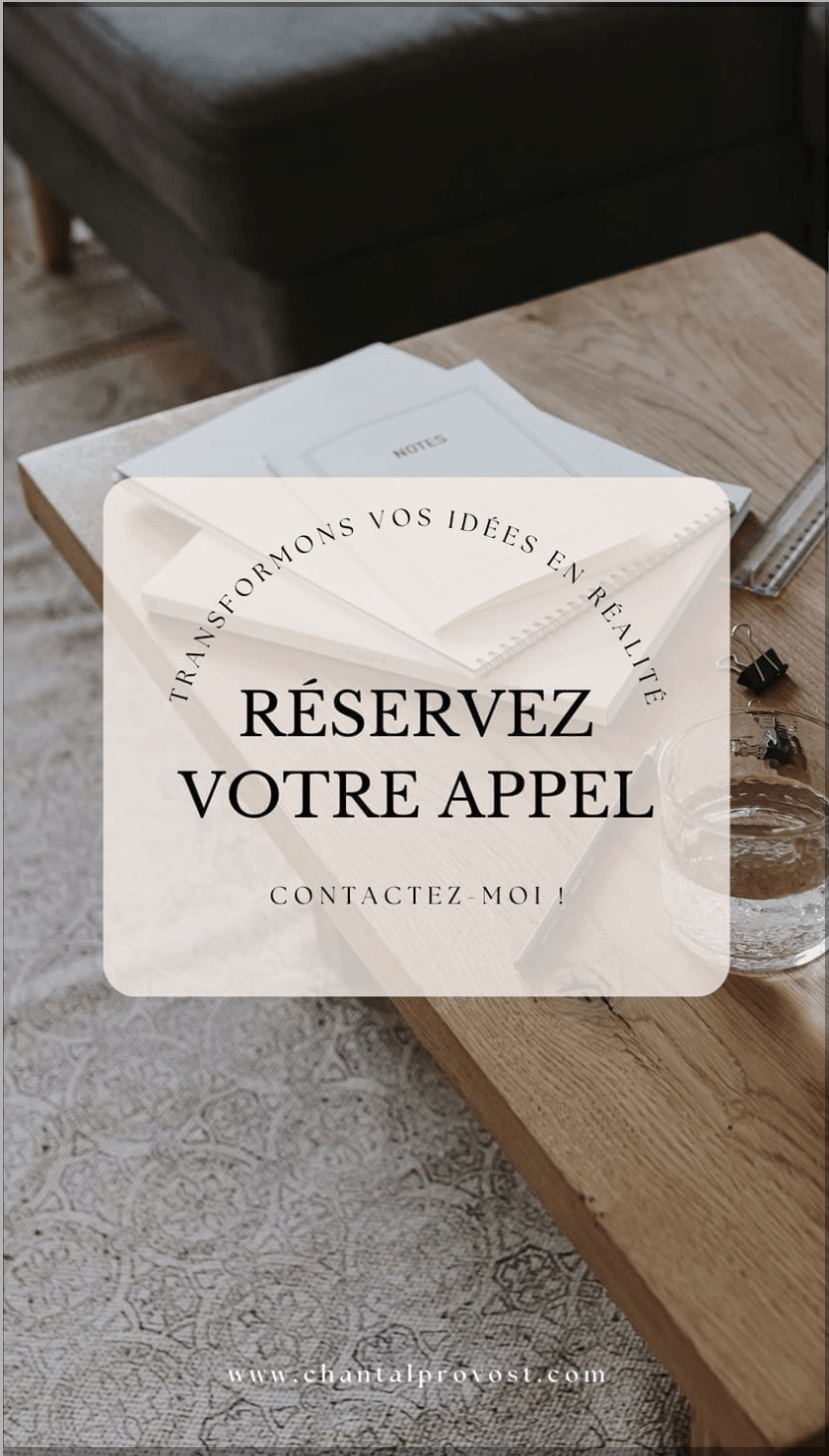 Documents et carnet de notes sur une table de salon, avec la mention: Réservez votre appel