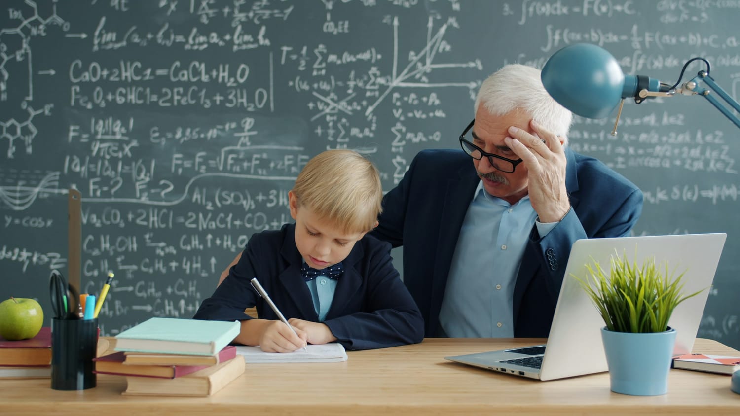 Child exploring digital worlds — digital skills course