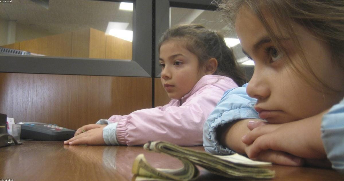 Kids learning about money and banking - what are banks for kids