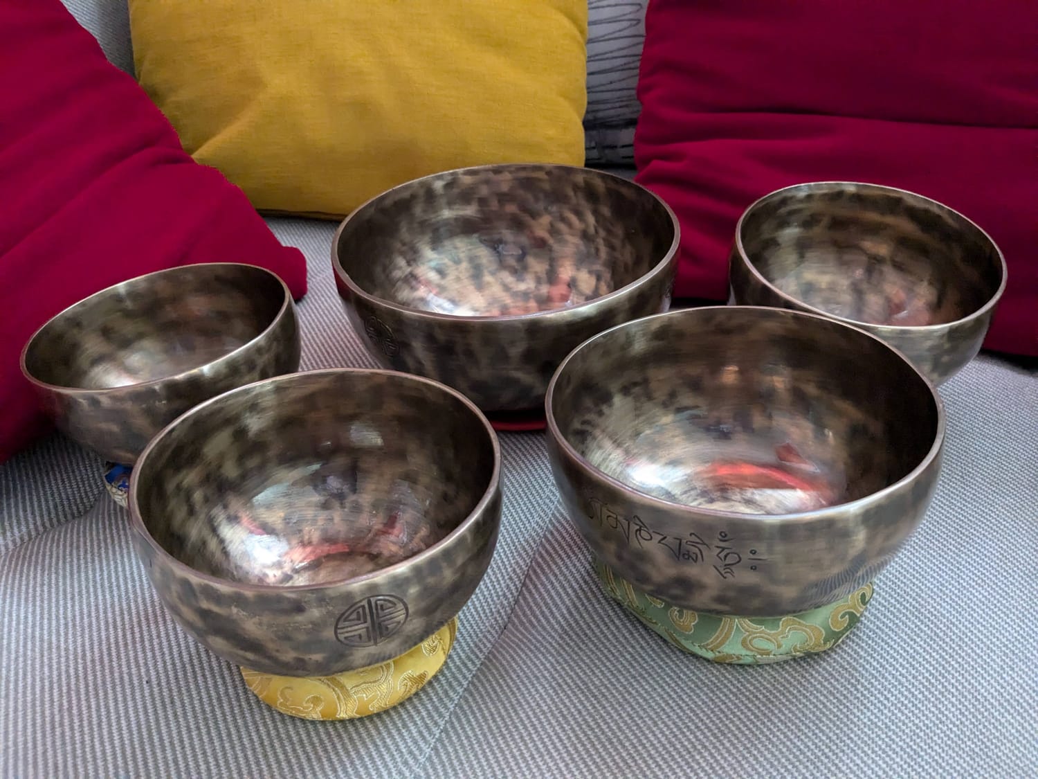 Plusieurs bols Full Moon et Antique de différentes tailles