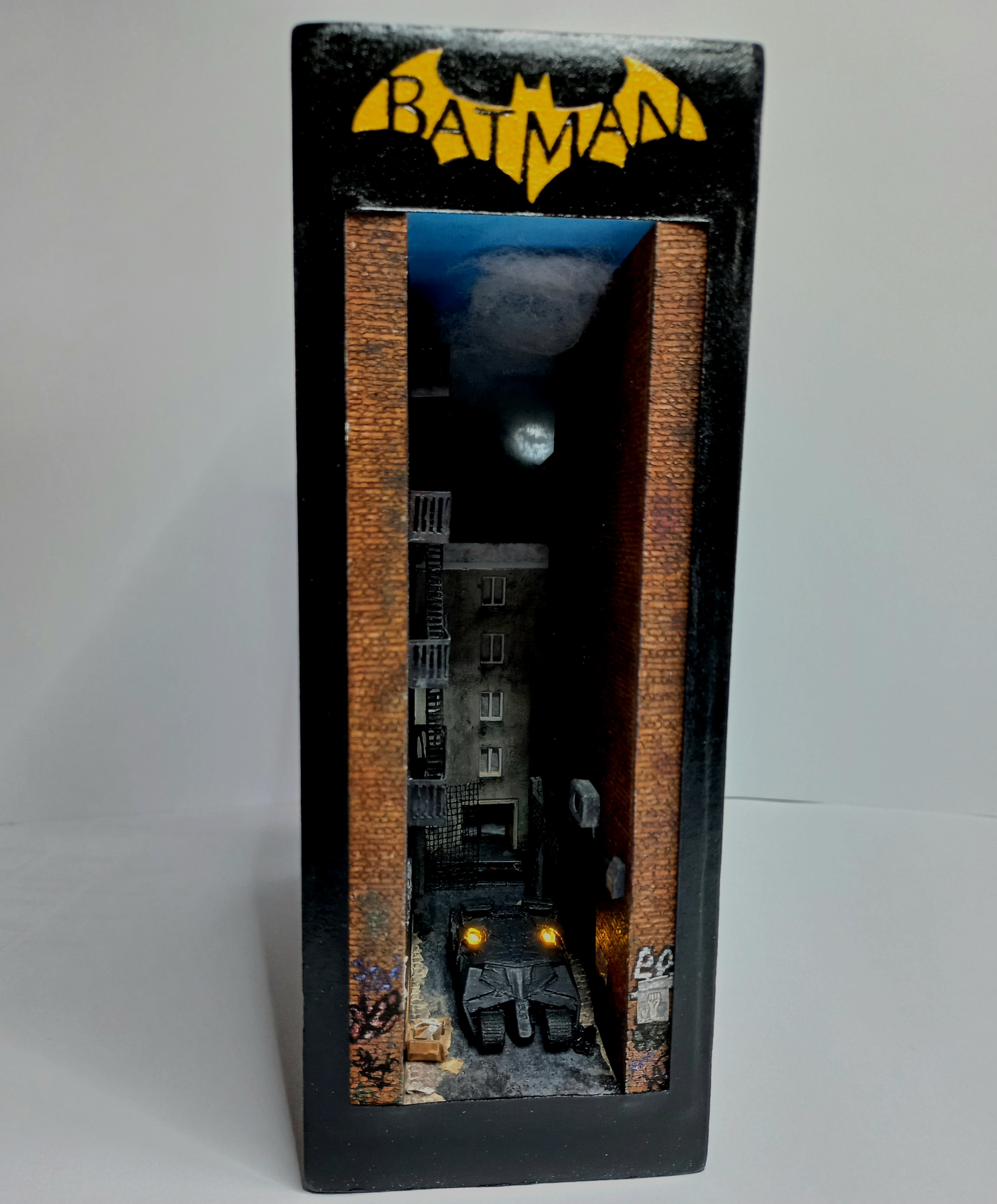 Booknook Batman Dark Knight Miniature Un Monde Parfait