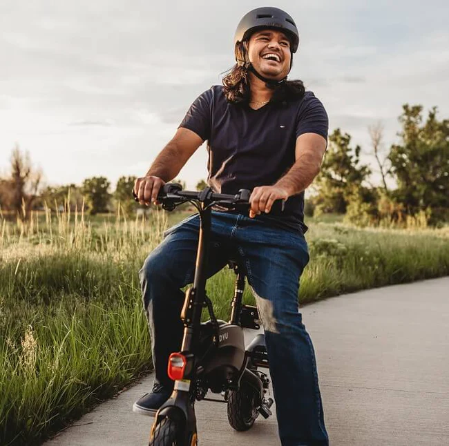 DYU S2 10 Inch Mini Electric Bike Lifestyle F