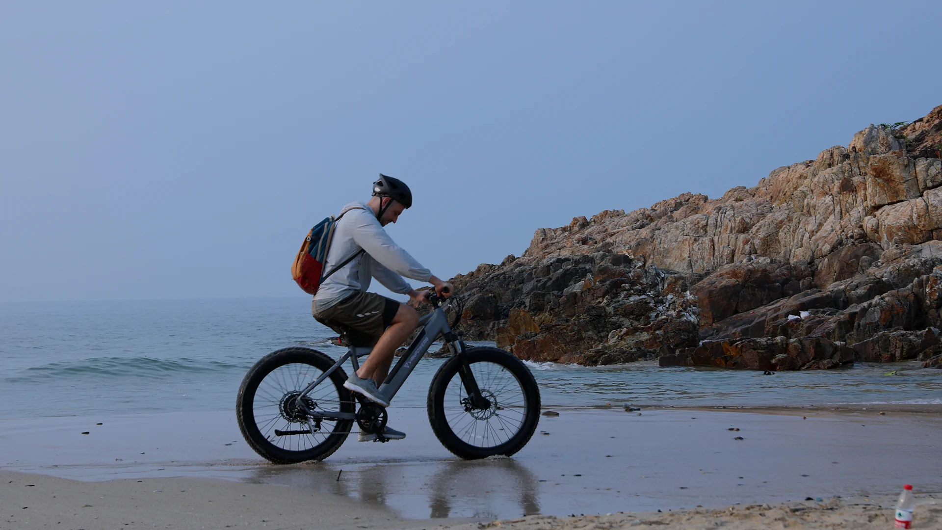 Vanpowers Manidae Fat Tire Electric Bike Lifestyle Beach R2