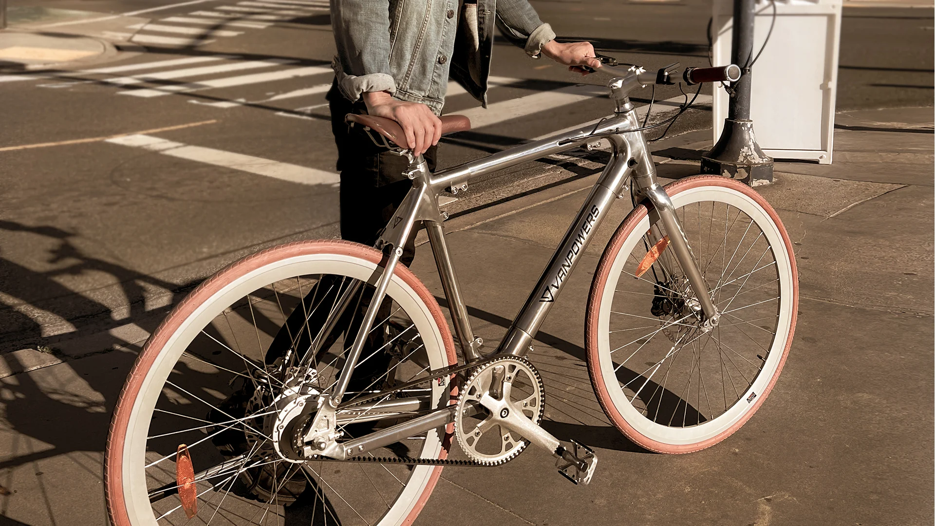 Vanpowers City Vanture Electric Bike Infinite Silver Lifestyle BR