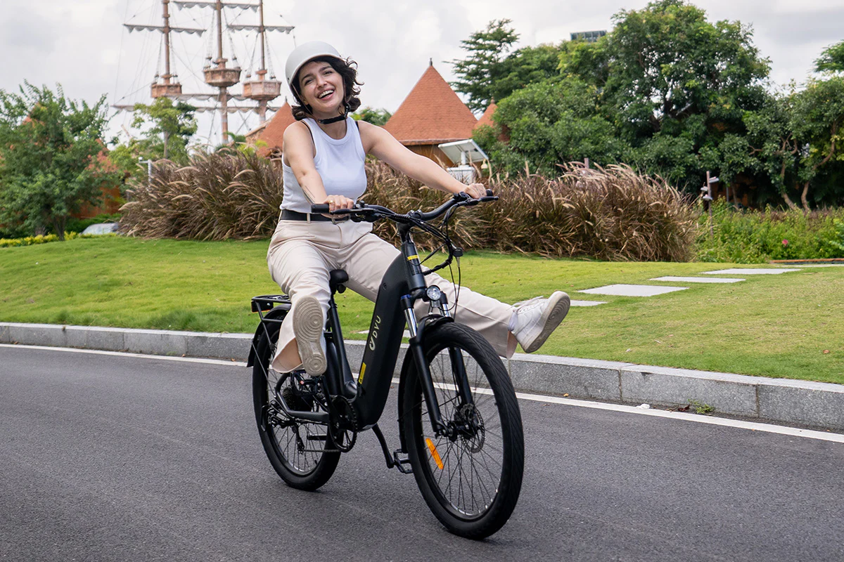 DYU C1 26 Inch City Electric Bike Lifestyle FR