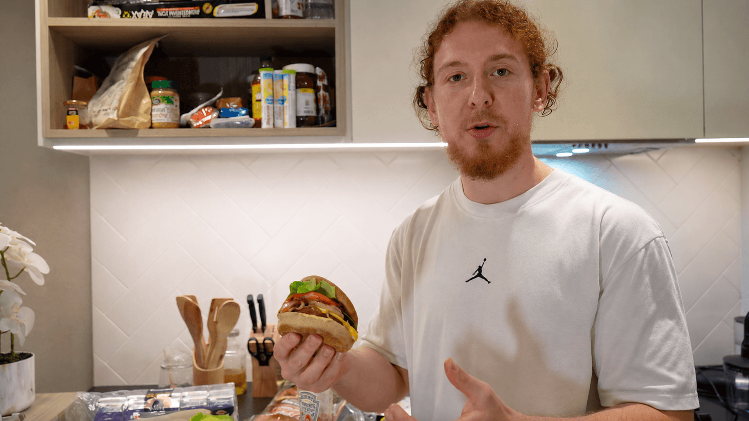 Im Tarzan avec un burger
