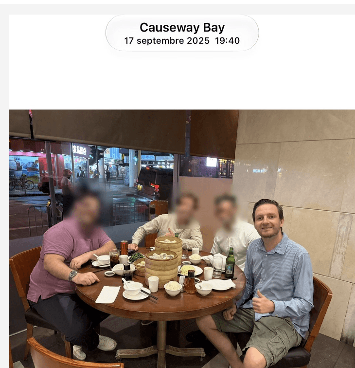 Thibaut avec des auditeurs à Hong Kong