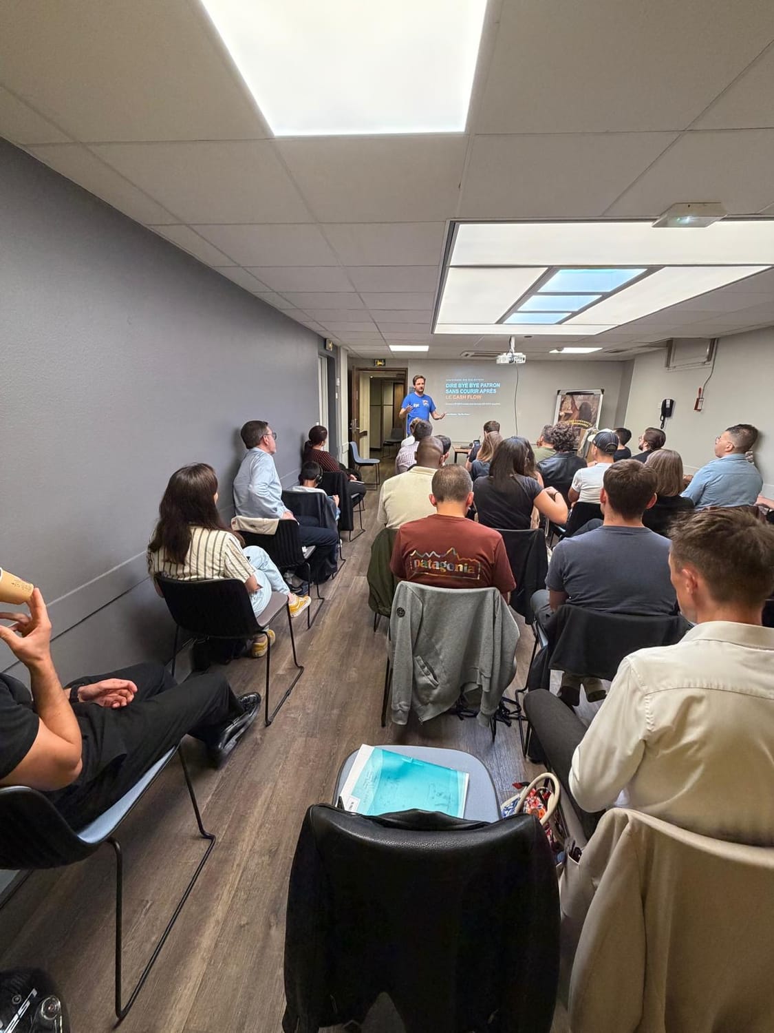 Un séminaire payant, salle pleine, rempli grâce au podcast