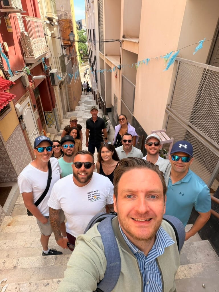 Le groupe dans les rues d'Alicante