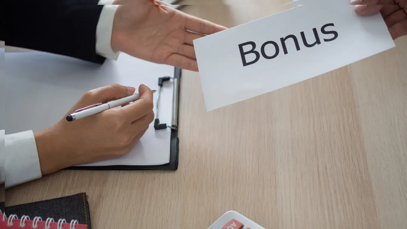 Offer Bonuses for Attending Live