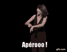 Une image contenant habits, Visage humain, femme, personne    Description générée automatiquement