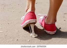 Photo de stock Pied coincé dans le chewing-gum dans 207965554 | Shutterstock