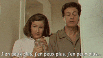 Une image contenant Visage humain, personne, habits, mur    Description générée automatiquement