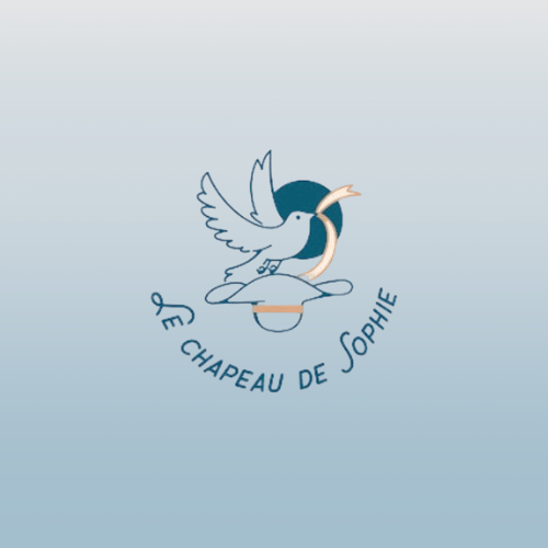 <img src="logo-chapeau-sophie.png" alt="colombe bleue et beige posée sur un chapeau avec le texte Le Chapeau de Sophie"/>