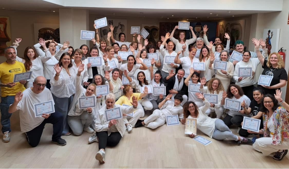 Alumnos Maestría Reiki con diplomas