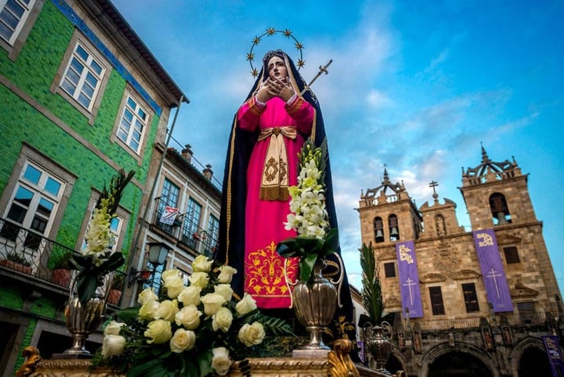 Procissão colorida em Portugal