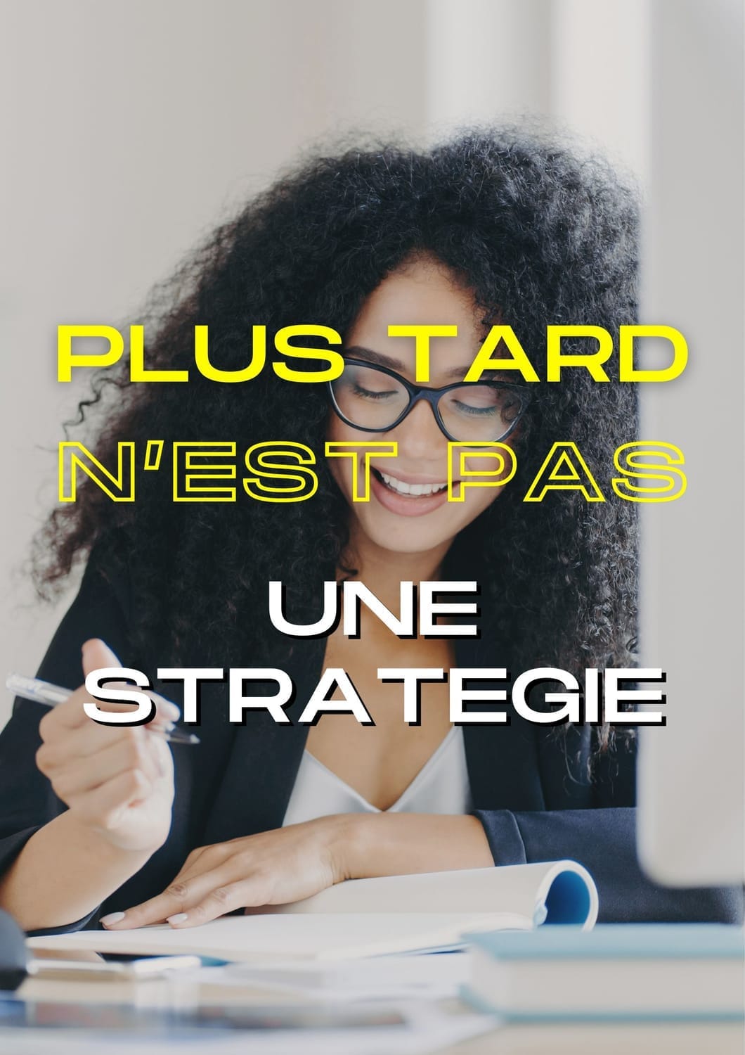 Femme déterminée illustrant le message “Plus tard n’est pas une stratégie