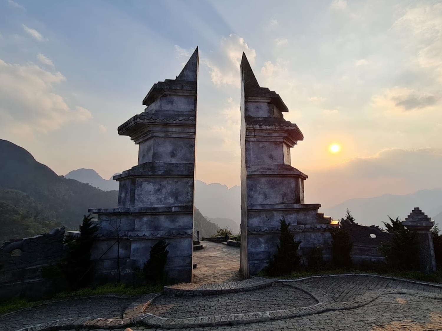 Filmreise Vietnam - Heaven’s Gate bei Sonnenuntergang in Sapa