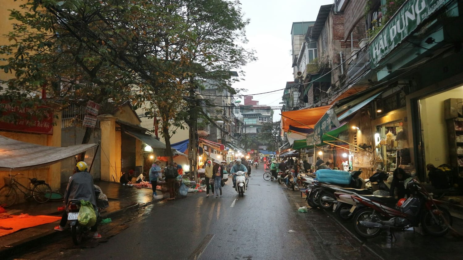 MORGENMARKT · HANOI