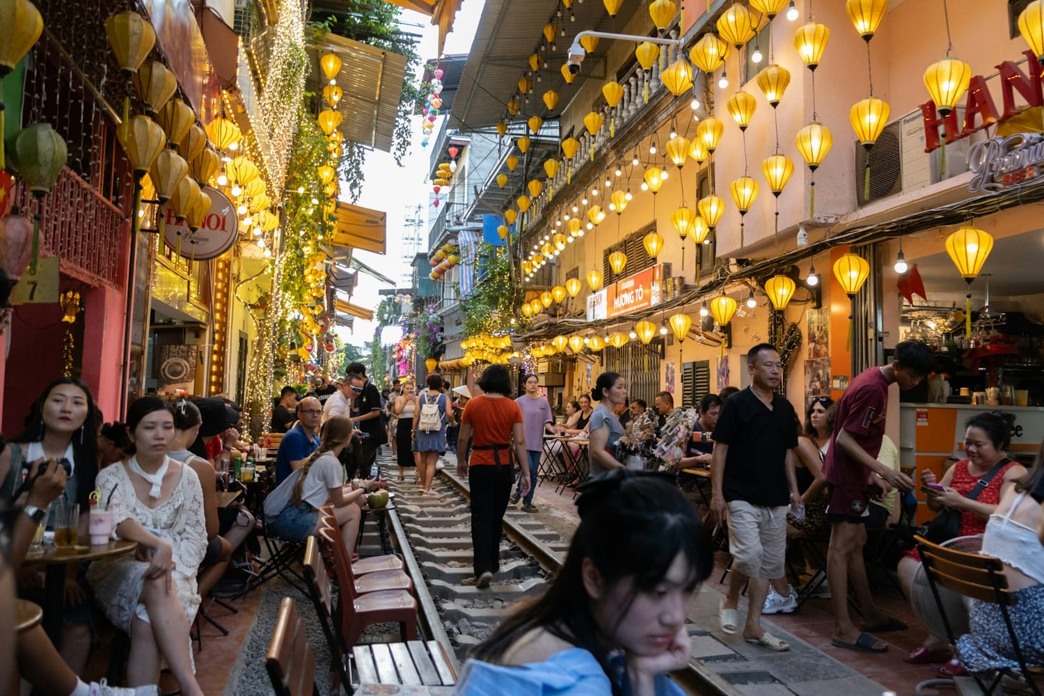 TRAIN STREET · HANOI