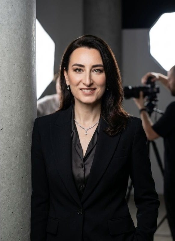 Ramona Magyih as a Ambitious woman reflecting quietly