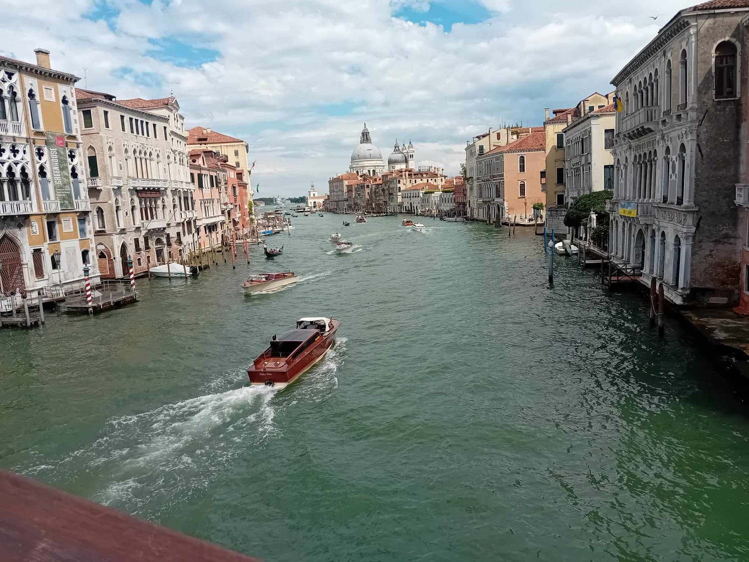 Venice canal — la dolce vita