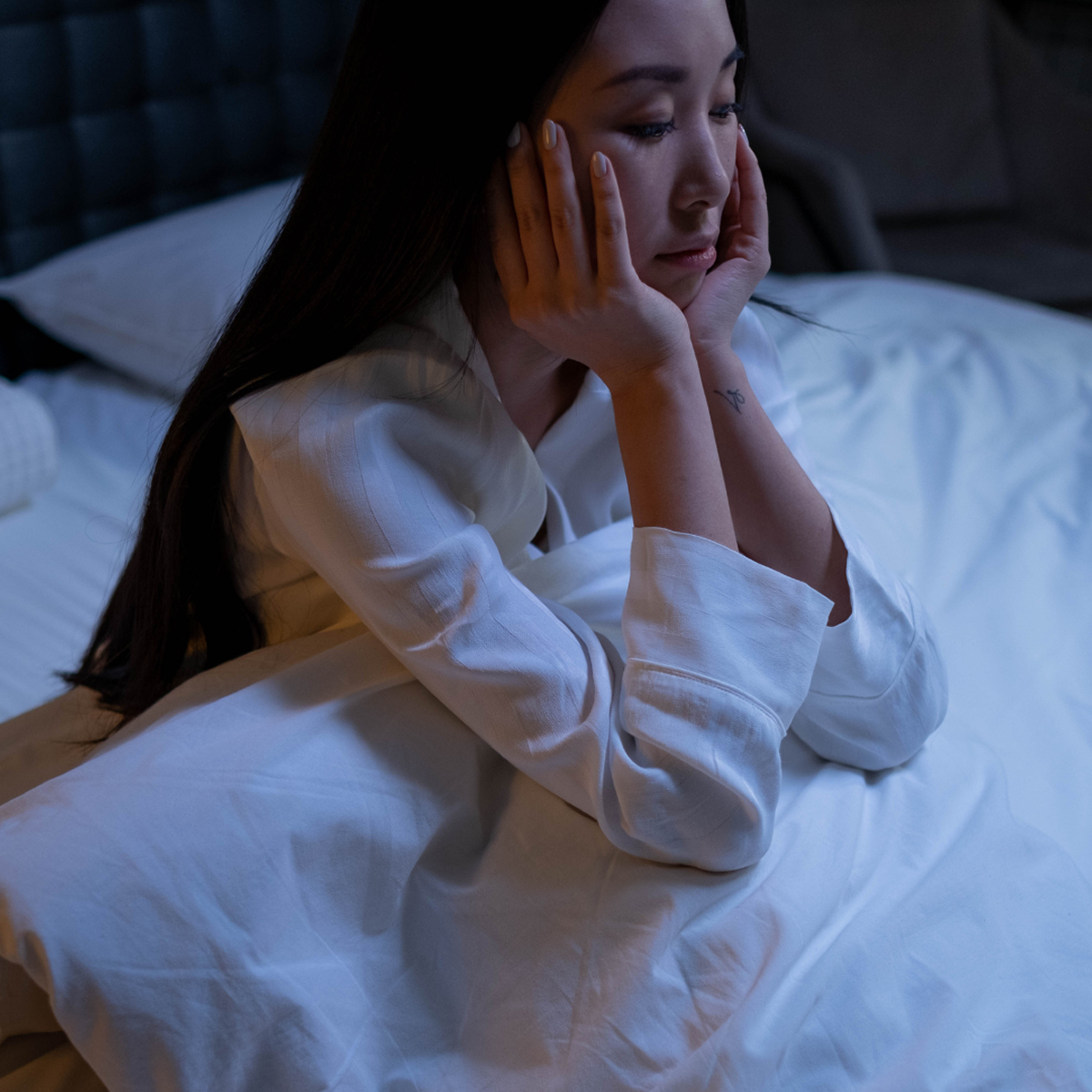 Woman awake needs hypnosis for sleep disorders