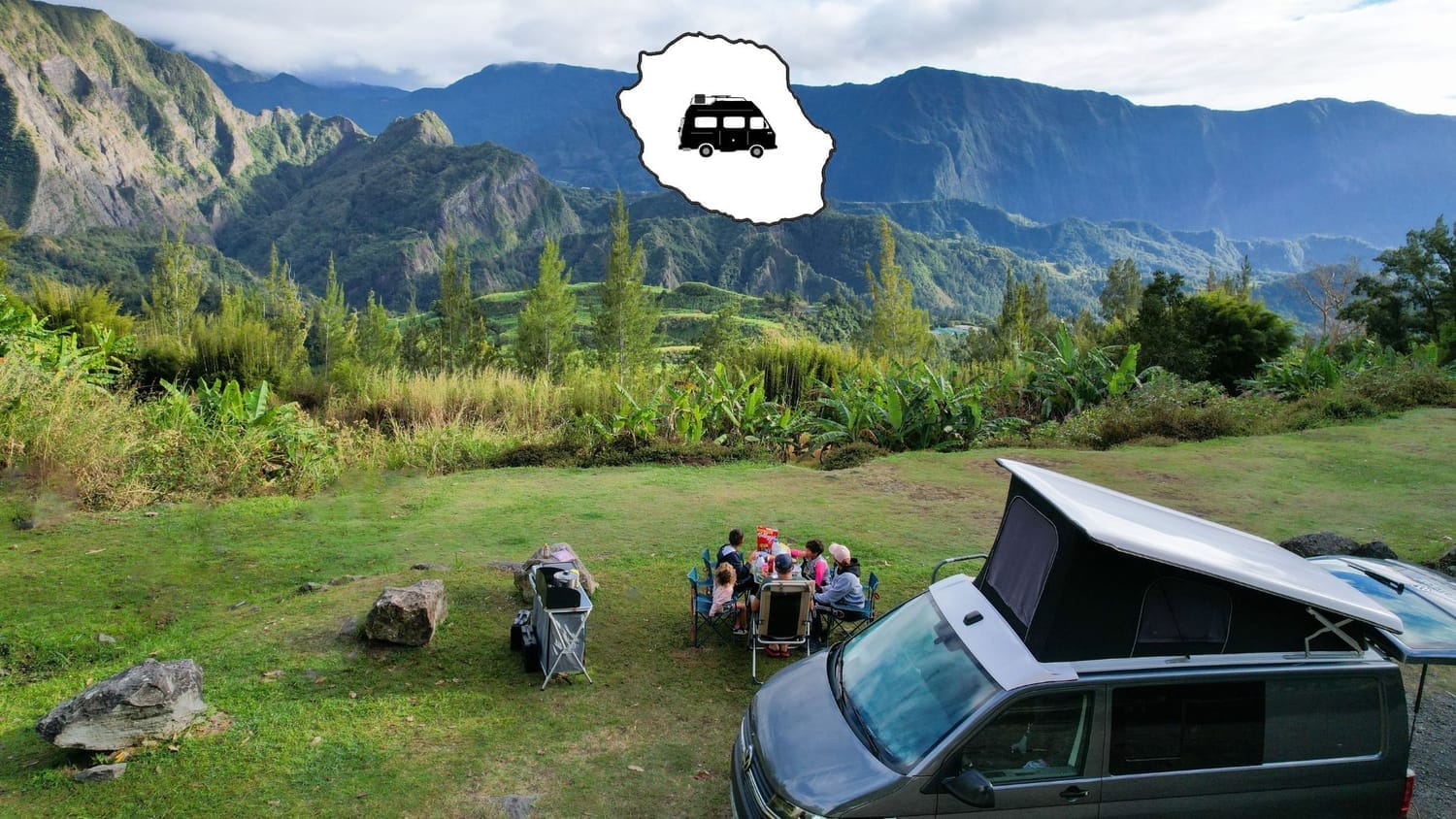 Location van aménagé à La Réunion – Vue panoramique montagnes et nature