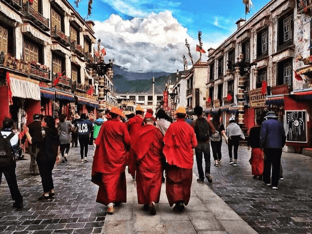 Tibet Moment