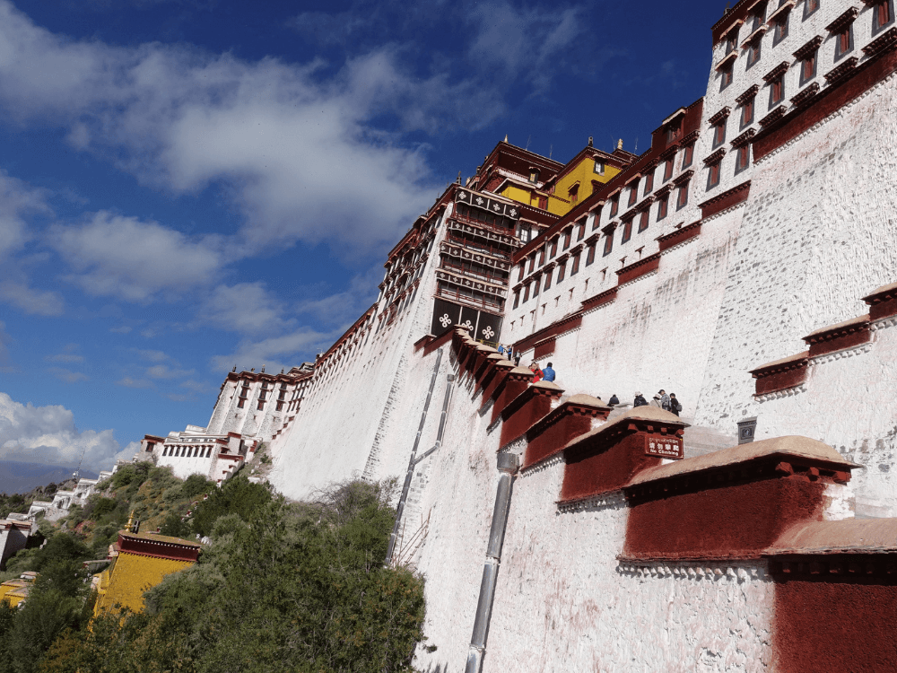 Tibet Moment