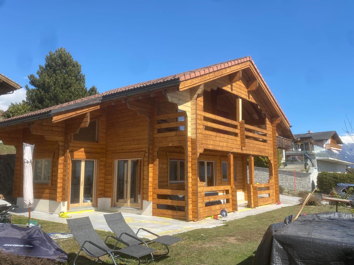 Boiseries extérieures restaurées du chalet à Savièse